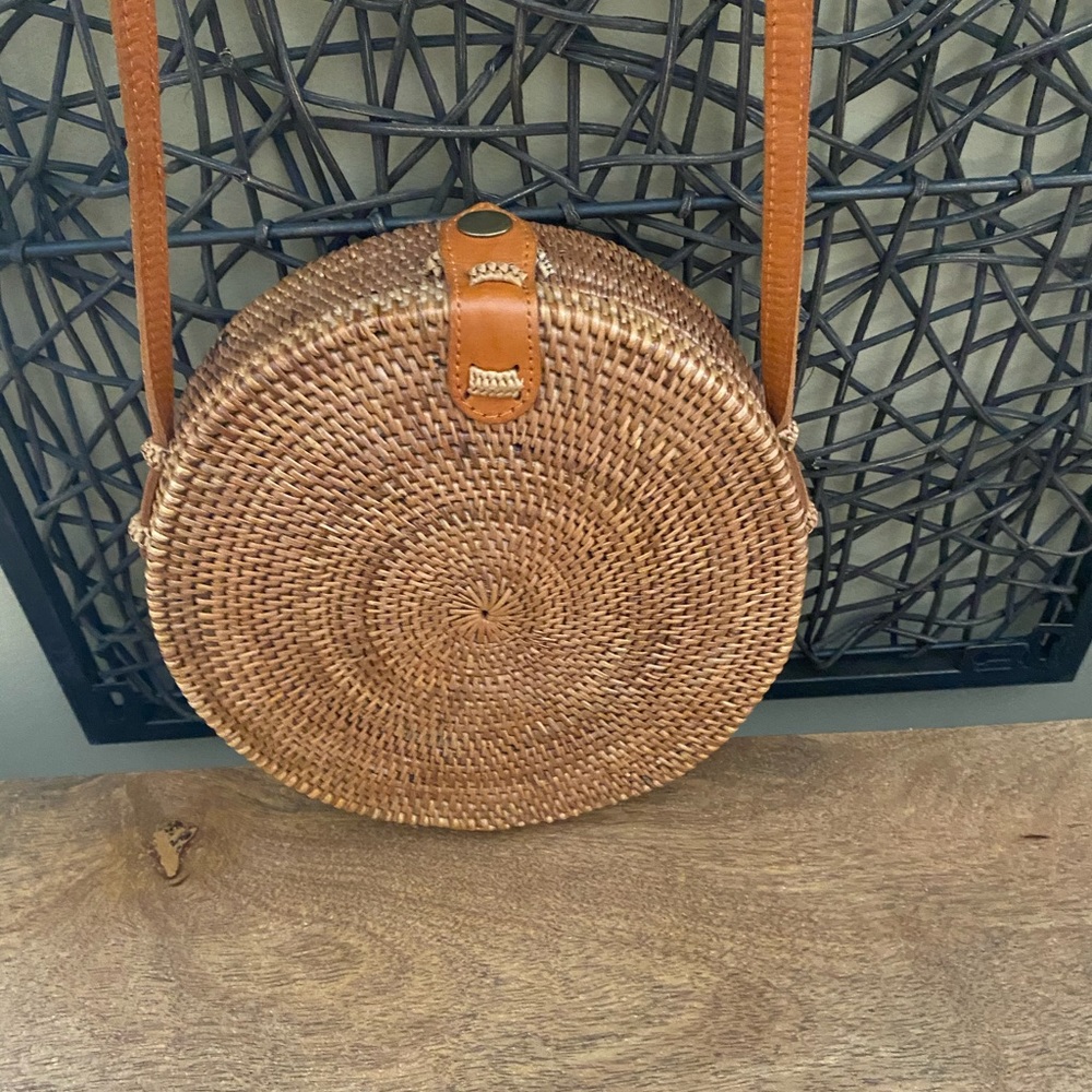 Crossbody - Picture 2 of 4